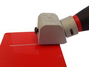 scratching tool