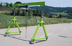 height-adjustable gantry crane
