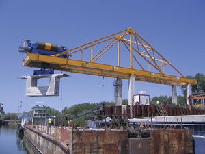 fixed crane