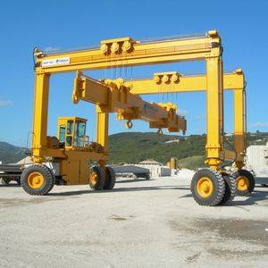 rubber-tired gantry crane
