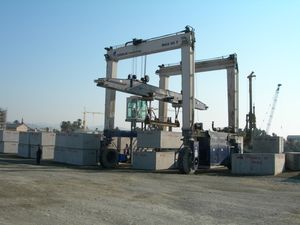 rubber-tired gantry crane