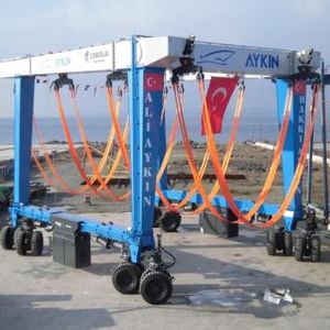 rubber-tired gantry crane