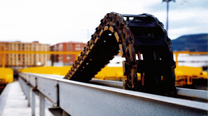 partially enclosed drag chain