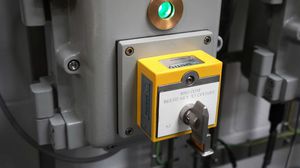 SPDT switch