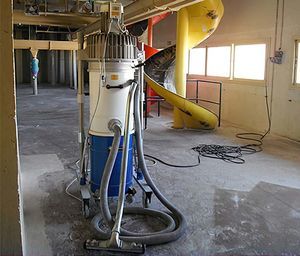 industrial vacuum cleaner