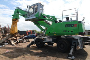 轮式材料处理器