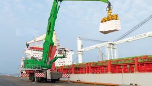 轮式材料处理器