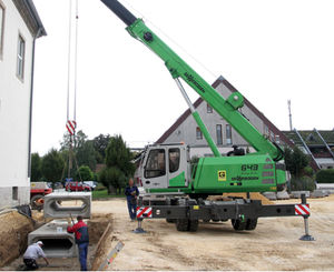 mobile crane / boom / telescopic / construction