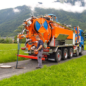 下水道清洁卡车