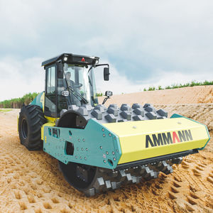 single-cylinder road roller