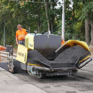 asphalt paver