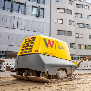 forward travel vibratory plate