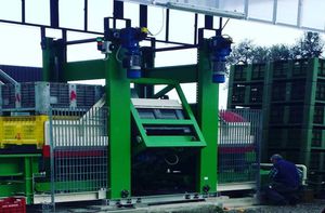 hydraulic tipping station