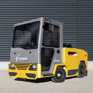 towing tractor 1