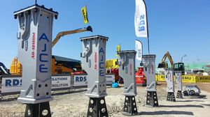 hydraulic breaker