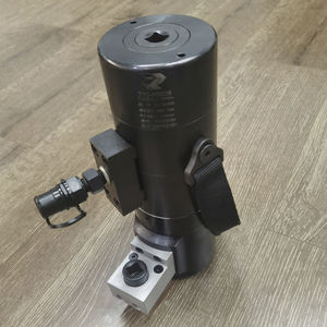 hydraulic bolt tensioner