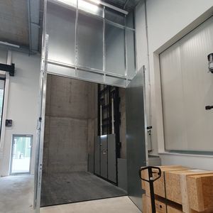 hydraulic goods lift