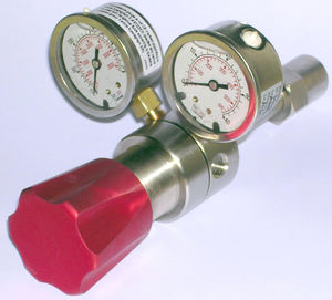 chemical product pressure regulator