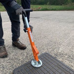 manual manhole cover lifter