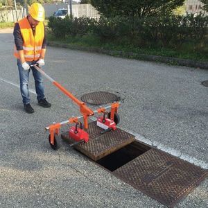 manual manhole cover lifter