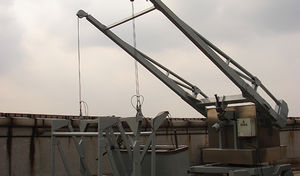 twin-ram lifter