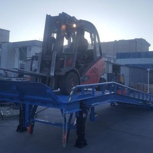 vehicle loading ramp