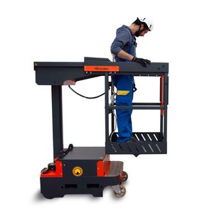 self-propelled lift platform 1