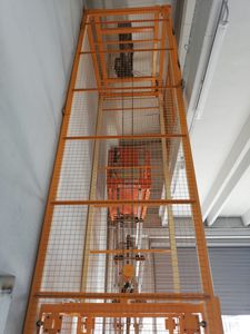 electric goods lift