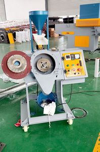 plastic pulverizer