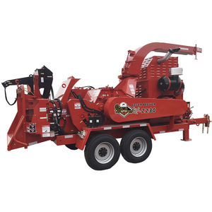 trailer-mount wood chipper