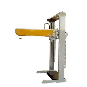 带上铺纸器的拉伸包装器