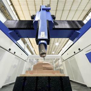 五轴数控加工中心