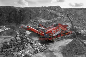 mobile screening unit / for bulk materials / construction