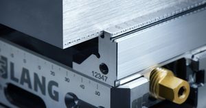 5-axis vise 1