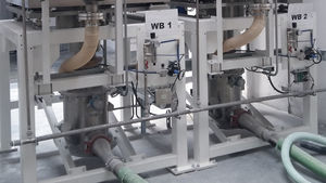 IBC container pneumatic conveying system