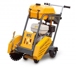 floor saw / for asphalt / combustion engine