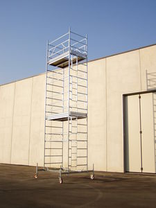 mobile scaffolding tower