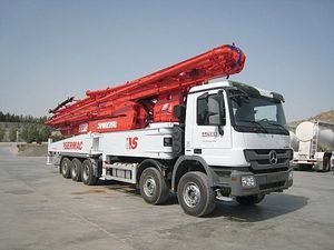 施工卡车安装混凝土泵