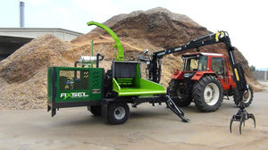 拖拉机式碎木机