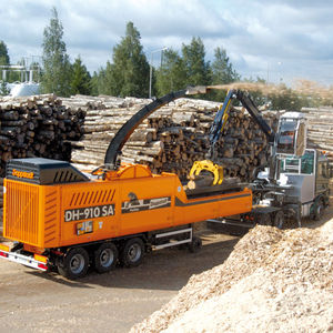 trailer-mount wood chipper