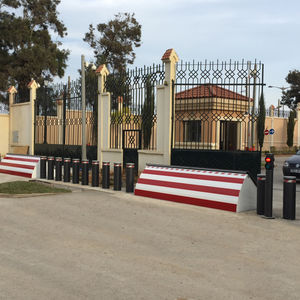 road blocker retractable bollard