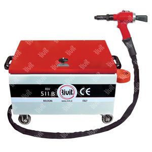 oleo-pneumatic riveting tool