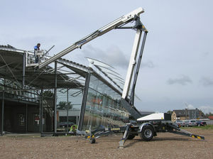 trailer-mounted articulated boom lift