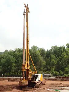 Bauer bg 36 drilling rig hi-res stock photography and images