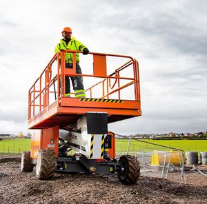 wheeled telescopic boom lift