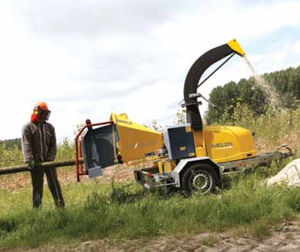 trailer-mount wood chipper