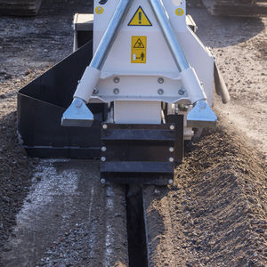 circular sawing machine / for asphalt / hydraulic