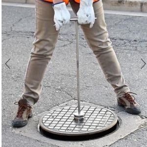 magnetic manhole cover lifter