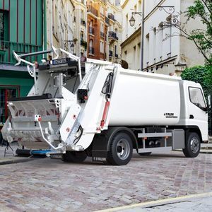 rear-loader waste collection vehicle 1