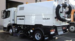 truck-mounted suction sweeper